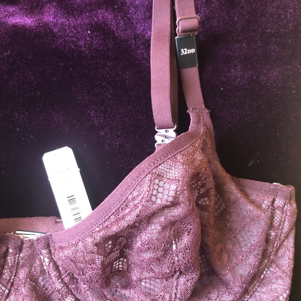 Victoria’s Secret unlined Plunge Bra